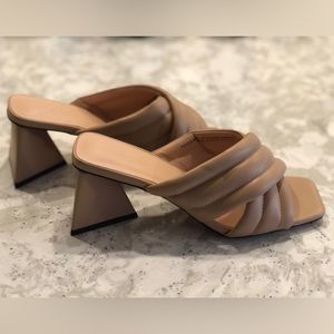 Tan, NEW size 8 sandals with fun heels